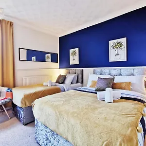 https://summer-house-close-to-supermarket-m1-city-centre.yorkshirehotels.net